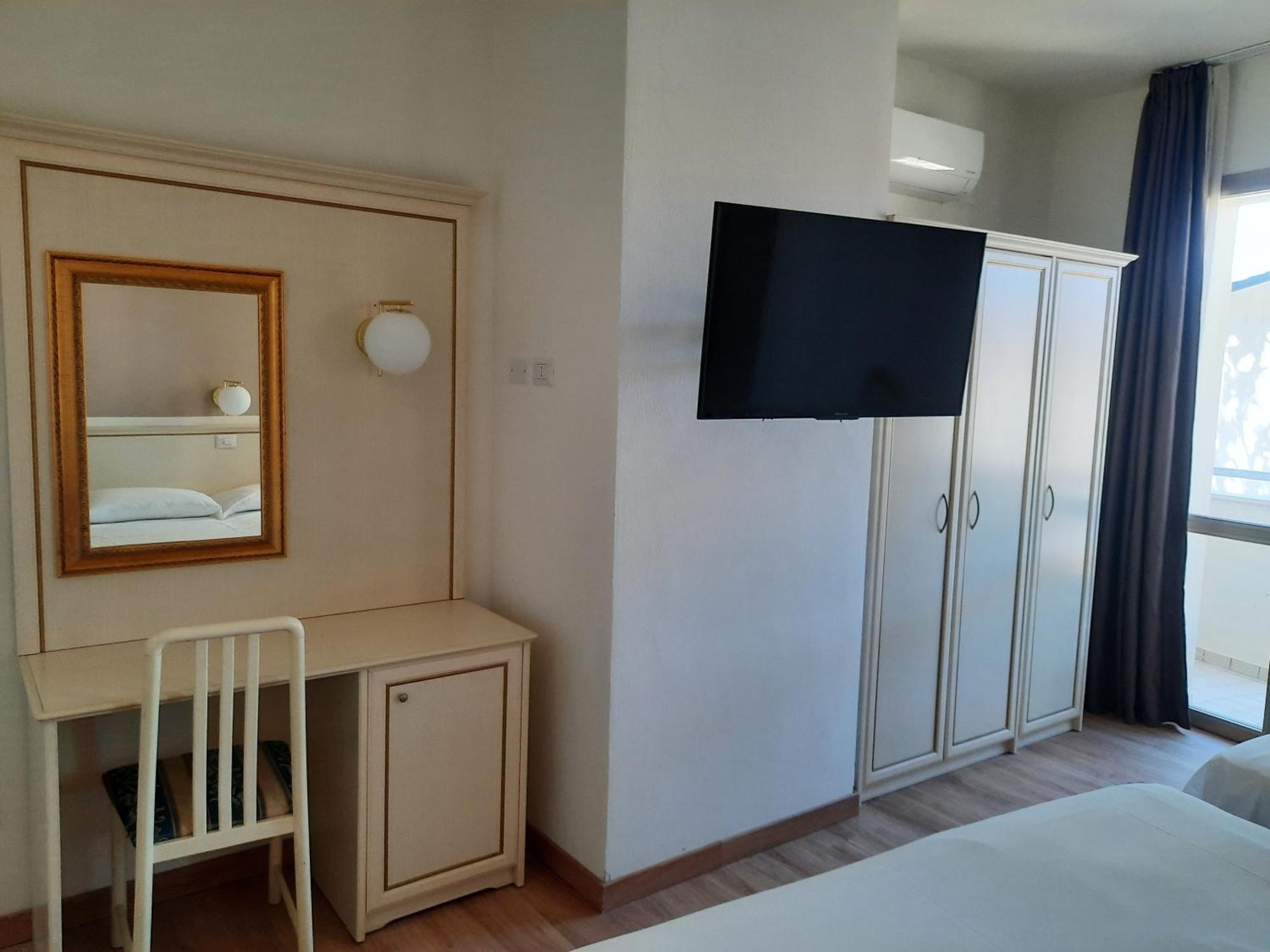 Hotel Schiller Cervia Exterior foto